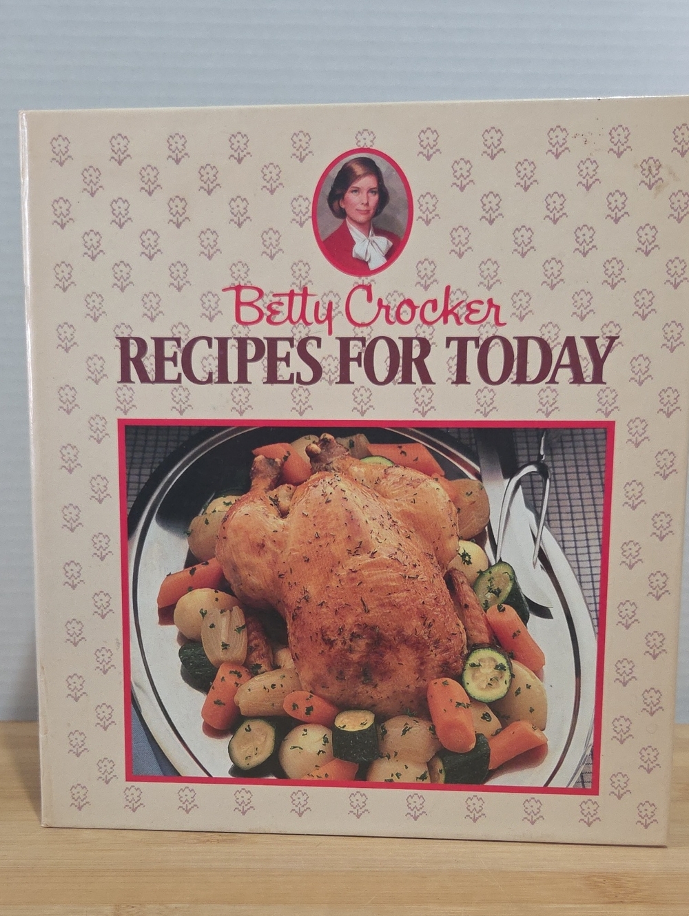 Betty Crocker "Recipes for Today" Cookbook - Cream & Red Cover Vintage 1986.